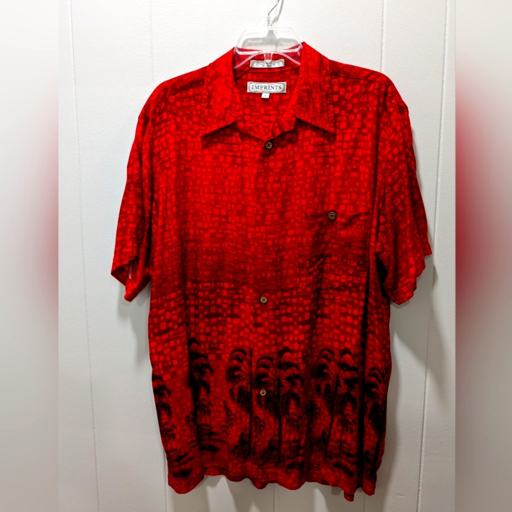Men's casual short sleeve shirt. Red with palm tree design. Size L